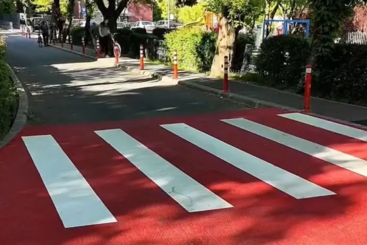 După nenumărate sesizări făcute de părinți, primăria din Cluj vine cu soluții pentru a face drumul copiilor spre școală mai sigur ca niciodată - VIDEO