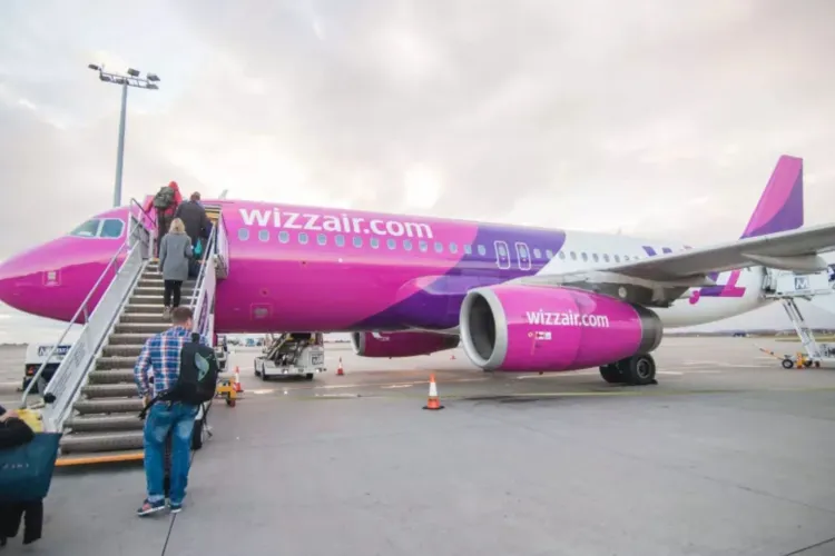 Cererea pentru vacanțe nu ține cont de crize: Wizz Air anunță o creștere puternică a zborurilor în sezonul estival. Problema combustibilului rămâne