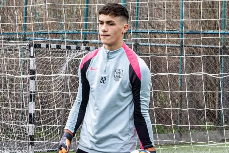 „Bijuteria” din vestiarul CFR de care puțină lume a auzit. A plecat de la 9 ani de acasă pentru a se face fotbalist: „Țineți minte acest nume”