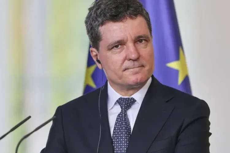 Adrian Papahagi, mesaj exploziv pentru Nicușor Dan după discursul de Ziua Europei: „Se îndepărtează de mandatul pe care i l-au dat românii”