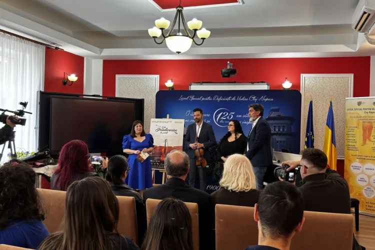 Sunetul unei viori Stradivarius a emoționat elevii din Cluj! Eveniment special pentru copiii cu deficiențe de vedere: „O experiență cu adevărat unică”