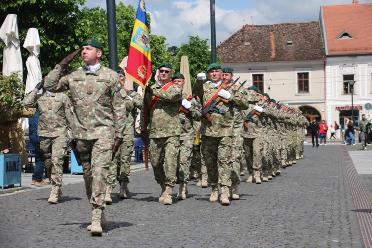 Militarii ocupă Piața Unirii din Cluj-Napoca! Ce se întâmplă sâmbătă în centrul orașului