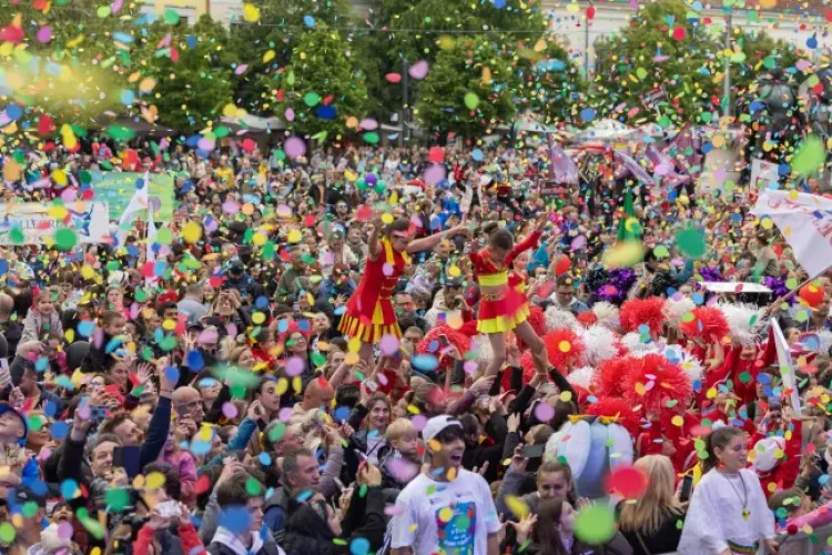 Începe nebunia la Cluj! Zilele Clujului 2026 aduc concerte, parade și sute de evenimente în tot orașul