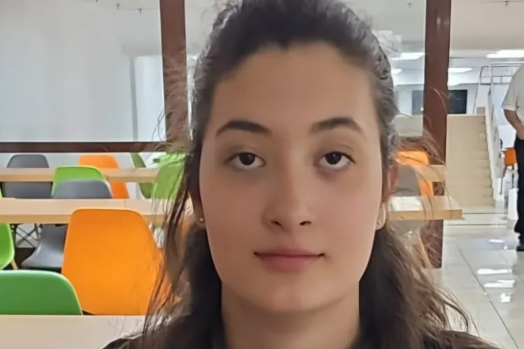 Alertă:  Fată de 14 ani dispărută în Cluj-Napoca: A plecat de acasă și de atunci nimeni nu mai știe nimic de ea. Vă rugăm să ajutați familia să o găsească!