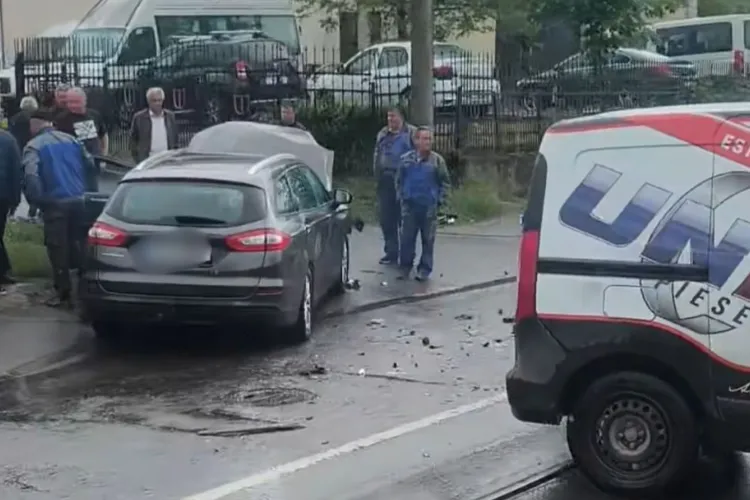 Cum s-a produs accidentul din dimineața aceasta de pe Bulevardul Muncii din Cluj: O femeie de 49 de ani din Gherla a ajuns la spital