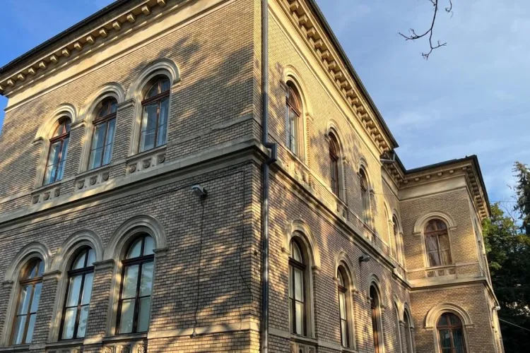 Lucrările continuă la Clădirea Anatomia de la UMF Cluj! Edificiul fondat în 1920, în plin proces de transformare cu fonduri europene