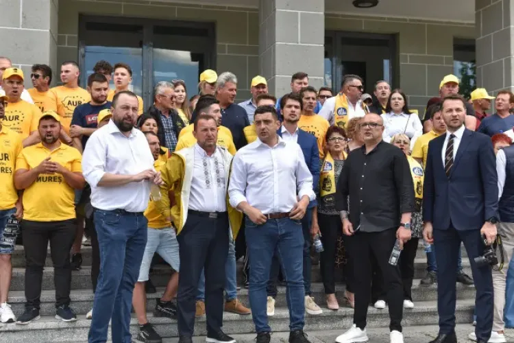 Un consilier local din Cluj-Napoca contestă tentativa Primăriei Cluj-Napoca de a construi grădini suspendate pe parkingul Primăriei