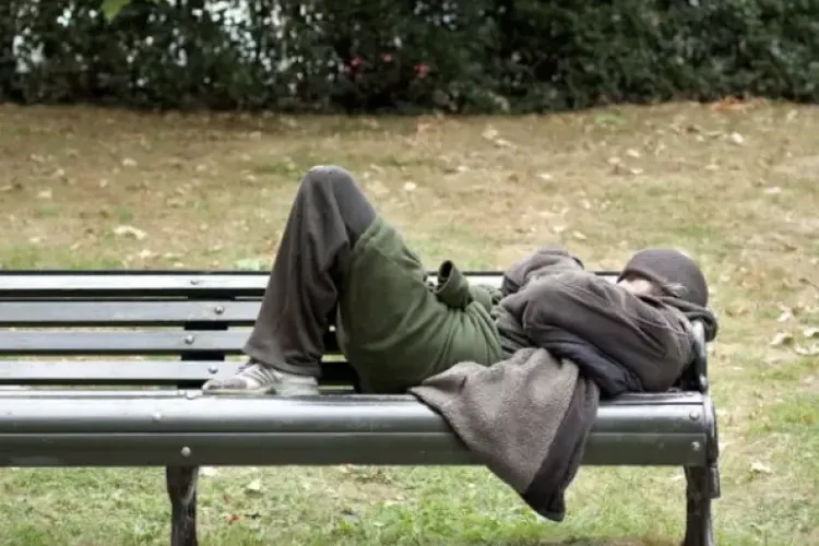 Probleme în Parcul Central din Cluj-Napoca! Cetățenii cer intervenția Poliției Locale: „S-au mutat acolo” 
