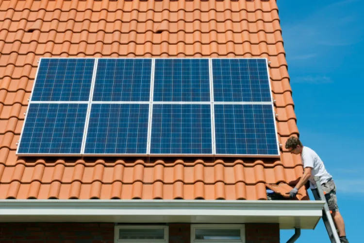 Casa Verde Fotovoltaic a dispărut din bugetul AFM pentru 2026! Cei 1,5 miliarde de lei alocați panourilor solare merg spre proiecte de apă-canal