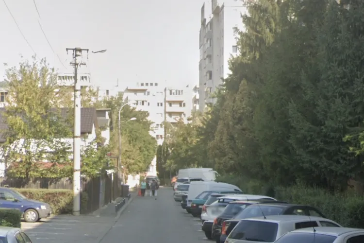 Semn de acces interzis ignorat în fiecare zi pe o stradă din Cluj! Șoferii merg pe contrasens și nimeni nu face nimic: „Se poate întâmpla o tragedie