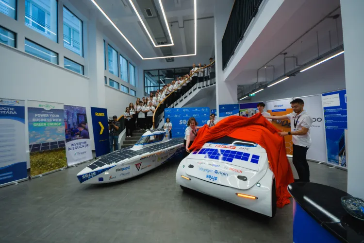 Studenții de la UTCN Cluj care uimesc lumea! Au construit două mașini electrice solare care par desprinse din viitor FOTO