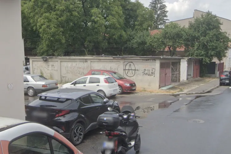 Un indicator a căzut în furtună acum un an și nimeni nu l-a mai montat: Intersecție periculoasă în Cluj, cu șoferi trimiși pe contrasens zilnic