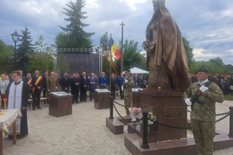 VIDEO. Comuna Jucu a intrat în istorie! Familia Regală, Academia Română și Armata, față în față la inaugurarea statuii Reginei Maria