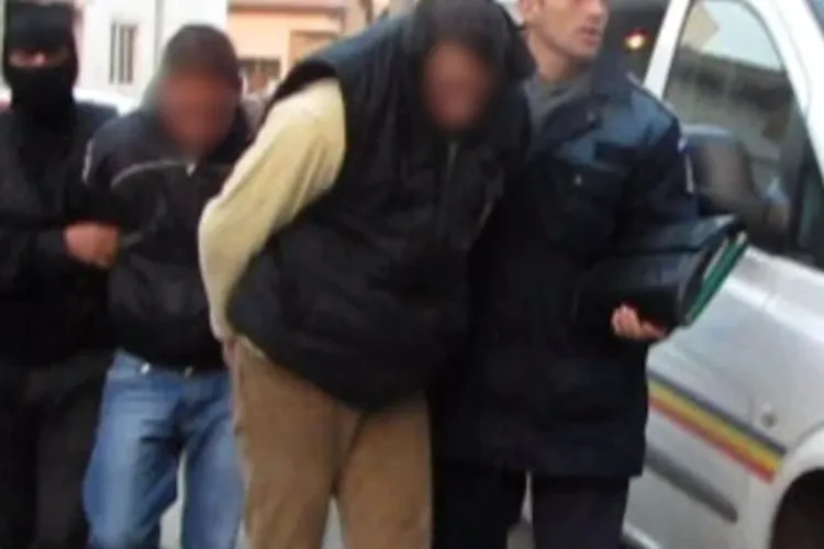 Cei doi hoți care au furat scule de 7.000 de euro de pe un șantier din Câmpia Turzii au fost arestați. Unul dintre ei ar fi încercat să fugă