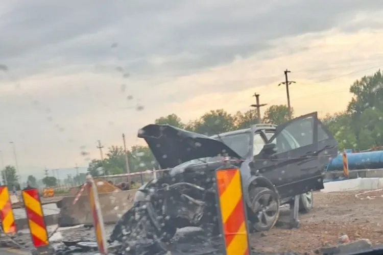 Accident în această dimineață în zona VIVO Cluj. Un BMW a intrat într-un parapet de beton, în zona lucrărilor. 5 persoane rănite