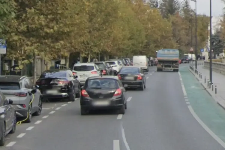 Un șofer și-a făcut de cap în centrul Clujului! Accelerări repetate, zgomot asurzitor și viteză mare: „Viteză peste limita legală pe străzile cu 30 km/h”