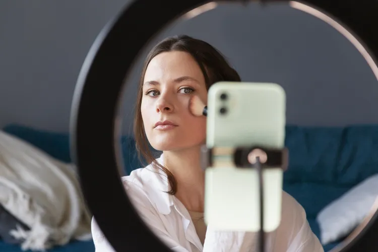 De la selfie la diagnostic: Noua eră în îngrijirea pielii. Oglinda virtuală de la Notino te ajută să indentifici acasă problemele tenului tău