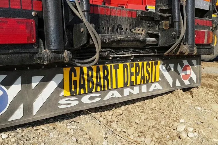 Un „monstru” de 120 de tone și 34 de metri lungime ia cu asalt drumurile din România! Pe unde circulă transportul agabaritic și ce trebuie să știe șoferii