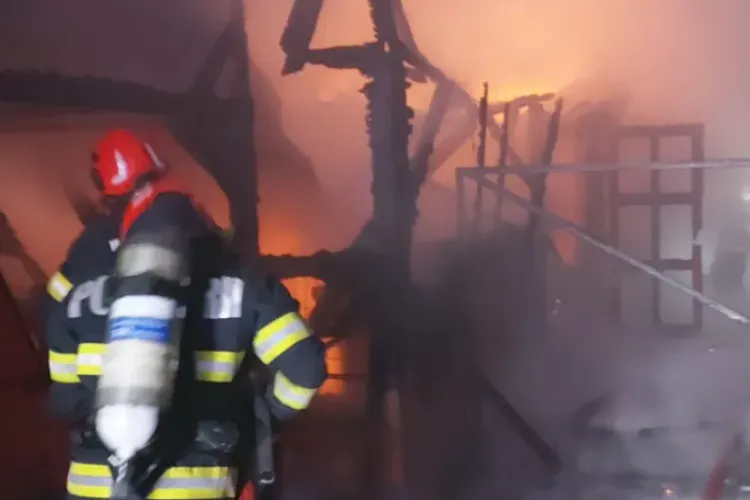 Tragedie devastatoare! Un bărbat de 58 de ani a murit carbonizat într-un incendiu violent