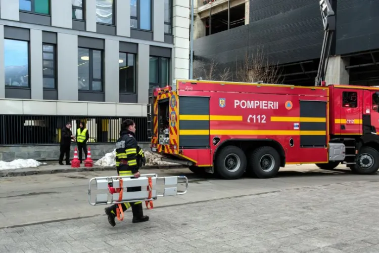Pompierii n-au dormit un weekend întreg! Peste 4.700 de misiuni și 32 de persoane salvate din incendii și accidente rutiere