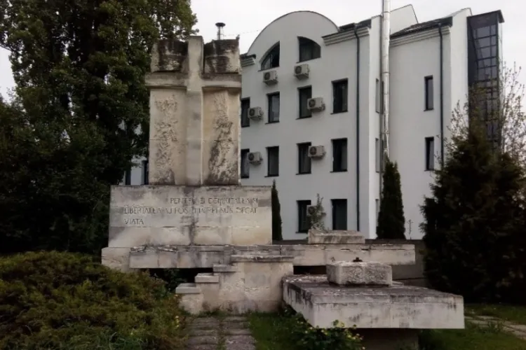 Monumentul Eroilor Revoluției din Cluj intră în reabilitare! Primăria pregătește o investiție de peste 7,4 milioane de lei pentru restaurarea simbolului