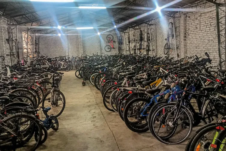 ANAF a dat peste trei depozite secrete în Cluj: Sute de biciclete și trotinete vândute la negru, în valoare de un milion de lei, ridicate de inspectori