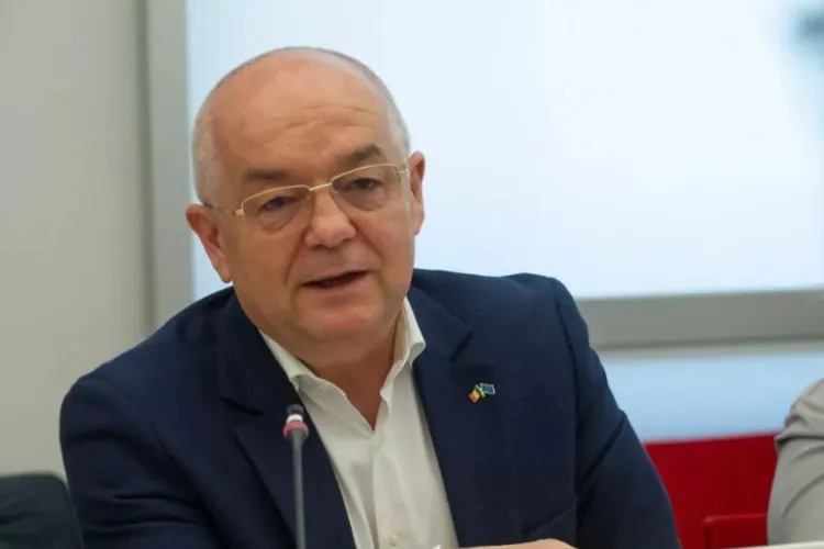 VIDEO. Emil Boc a făcut o gafă simpatică la semnarea contractului pentru Podul Garibaldi. Își dorește „disconfort MAXIM” pentru clujeni