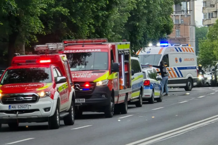 Accident grav pe Titulescu, în Cluj-Napoca. O femeie și un bărbat au fost răniți. Femeia a fost extrasă cu greu de pompieri din mașină