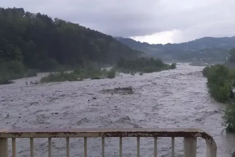 Pericol de inundații în Transilvania! Râuri din numeroase județe pot ieși din matcă în următoarele ore