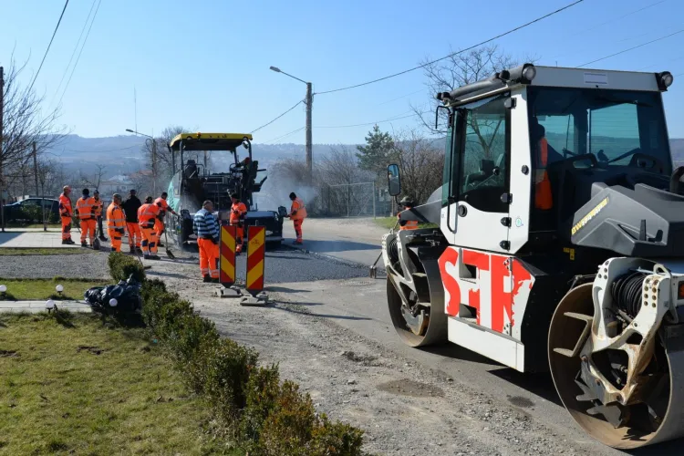 Val uriaș de lucrări pe drumurile din Cluj! Consiliul Județean a semnat încă 20 de contracte: Sute de kilometri intră în reparații și modernizare