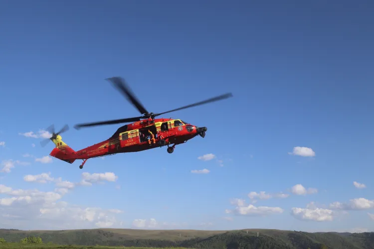 Elicopterul Black Hawk s-a ridicat în aer în zona montană din Cluj! Salvamontiștii clujeni, în prima linie