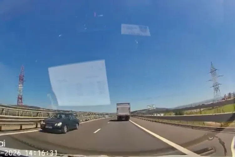 VIDEO. Un șofer „buclucaș” a mers zeci de kilometri pe contrasens pe autostradă: I s-a făcut rău când a văzut cum îl „premiază” poliția