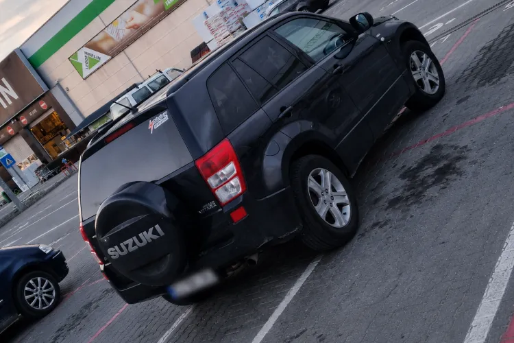 Parcare „de lux” în Cluj-Napoca! Un șofer și-a lăsat mașina pe patru locuri de parcare