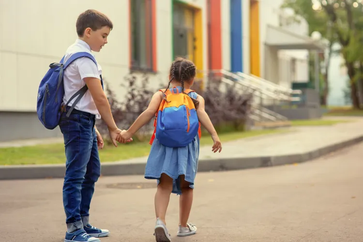 Un clujean nu mai poate cu zgomotul pe care îl fac copiii dimineața! Locuiește lângă o grădiniță și cere soluții: „Îmi afectează momentele de liniște”