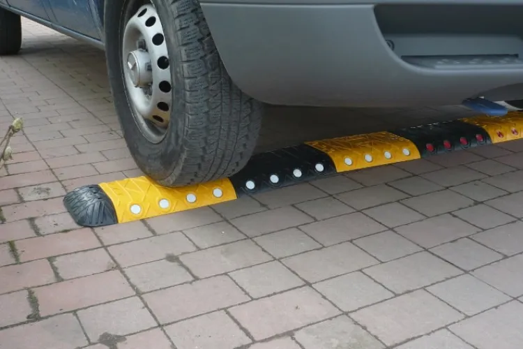 O stradă din Cluj a devenit un coșmar pentru locuitori din cauza vitezei excesive: „La o fracțiune de secundă s-a evitat un impact frontal!