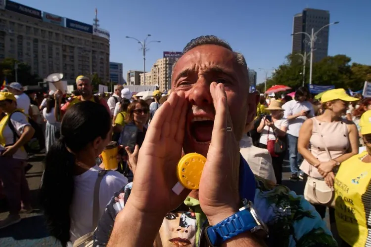 Legea salarizării scoate bugetarii în stradă. Proteste în Justiție, Finanțe, Sănătate și Educație. Se vorbește inclusiv despre grevă generală