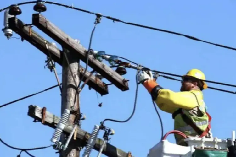 Întreruperi programate de curent în județul Cluj. Distribuție Energie Electrică România anunță lucrări la rețea: „Ne cerem scuze pentru neplăceri”