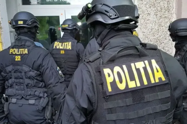 Scene de groază! Un tânăr a intrat peste o femeie în casă, apoi conflictul a degenerat într-o bătaie în masă. Au intervenit mascații și jandarmii 