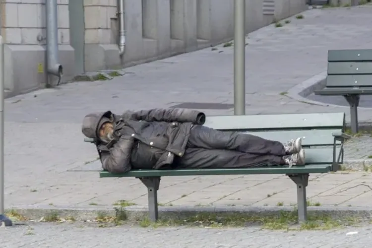Clujenii sunt îngrijorați că sunt tot mai mulți oameni „sub influența” substanțelor interzise prin oraș: „Ce se poate face în privința lor?”