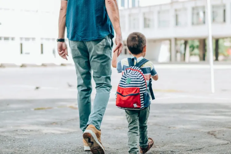Momente de groază la o școală! Un bărbat a încercat să „fure” un copil de 7 ani din clasă, zicând că a fost trimis de tatăl său