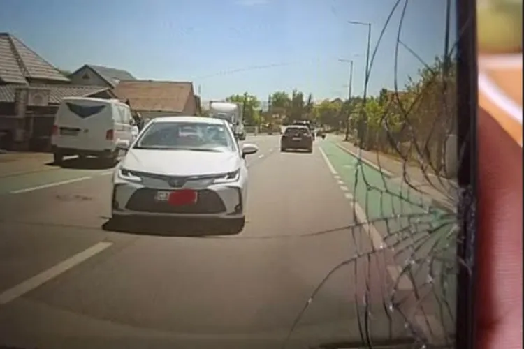 VIDEO. Era să-l trimită în rai! Clujean salvat la o fracțiune de secundă de un impact frontal devastator. Cauza probabilă, un telefon!