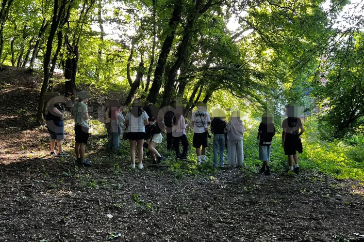 Bătaie între două adolescente în Florești, sub privirile a zeci de copii. O clujeancă a intervenit: „Mulți filmau și râdeau în loc să ceară ajutor”