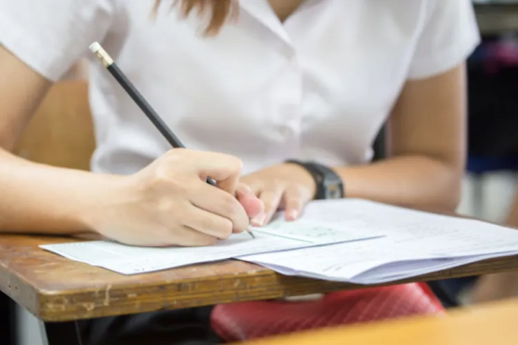 Elevii numără ultimele zile de școală! Unii intră în vacanță în doar câteva zile, însă pentru absolvenți urmează cea mai grea perioadă a anului