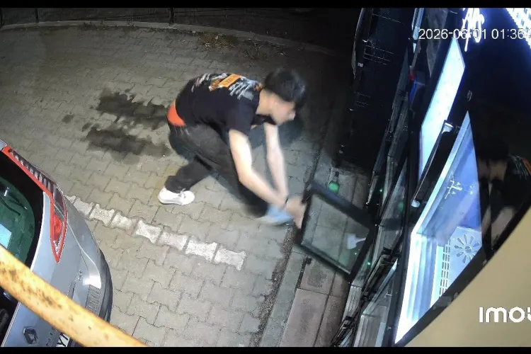 Nesimțire fără margini în Florești! Un buchetomat a fost vandalizat și jefuit în toiul nopții FOTO 