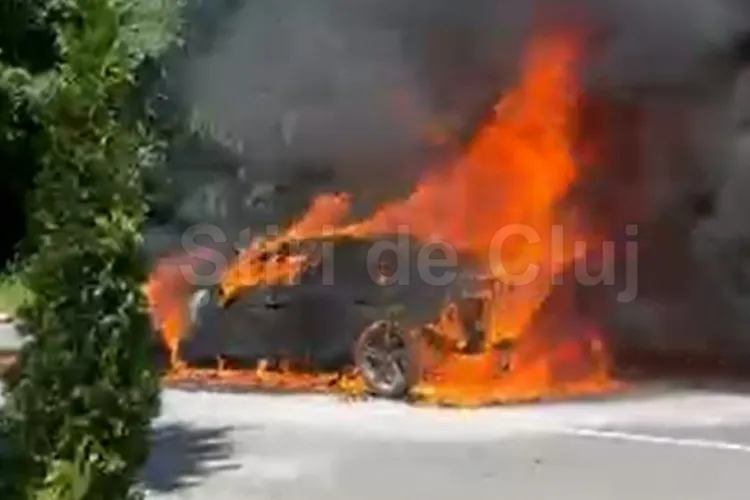 VIDEO. Mesaj emoționant al mamei șoferiței mașinii ce a ars pe drumul Sfântul Ioan, din Cluj: Un șofer a intrat mașina în flăcări să-i salveze bunurile!