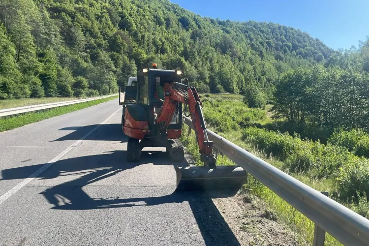 Vești excelente pentru șoferii din Cluj! Consiliul Județean a început lucrări ample pe DJ 108A, drumul care leagă Ciucea de limita cu județul Sălaj