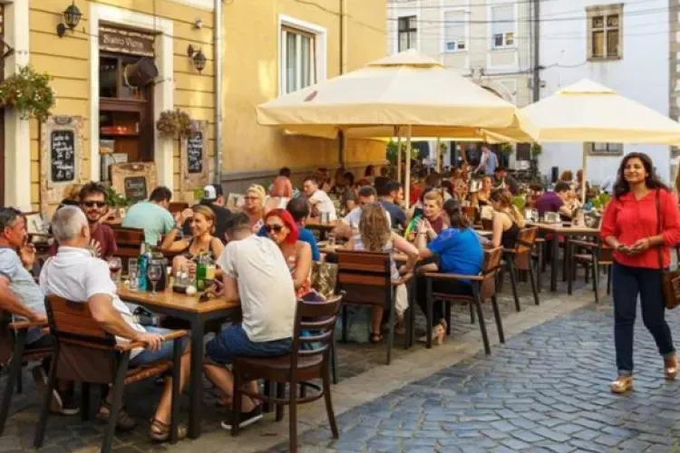 Turiștii ocolesc România! Țara noastră înregistrează una dintre cele mai mari prăbușiri turistice din Uniunea Europeană