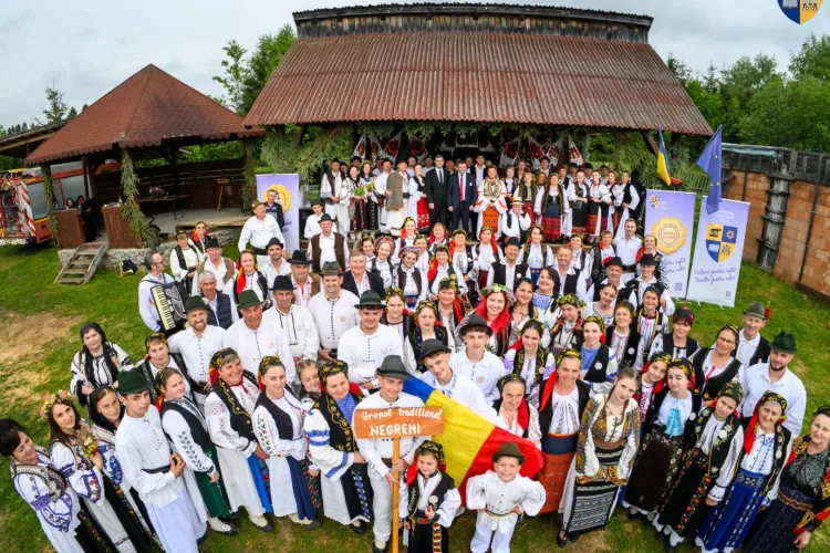 Cântece, jocuri populare și straie tradiționale cât vezi cu ochii! Mărișelul a devenit capitala tradițiilor clujene de Rusalii