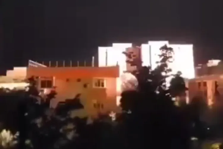 VIDEO. Momentul în care o dronă militară încărcată cu exploziv a căzut azi-noapte pe un bloc din Galați: „A fost ca un cutremur”/ Două persoane rănite