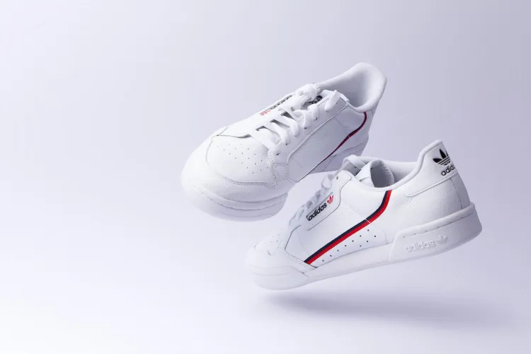 Adidași Adidas, ghete de fotbal și trening pentru bărbați: echipamentul sportiv care nu dezamăgește